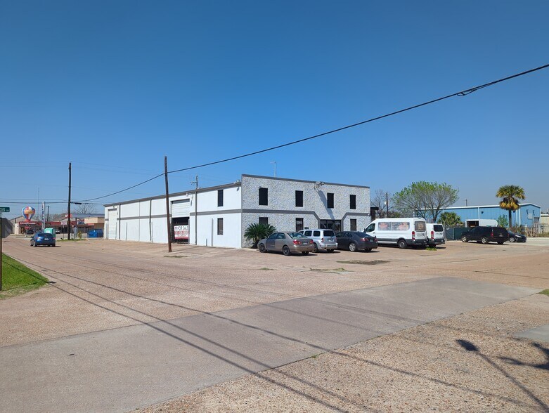 More Photos Of 513 Illinois St, South Houston Industrial For Sale