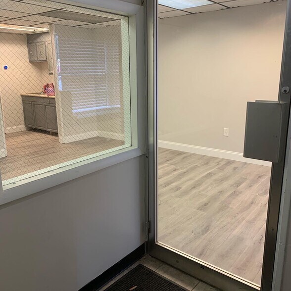 More Photos Of 8022 Old Alexandria Ferry Rd, Clinton Light Distribution For Sale