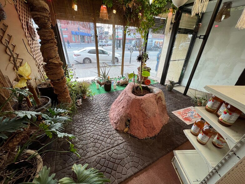 More Photos Of 839 Elizabeth Ave, Elizabeth General Retail For Sale