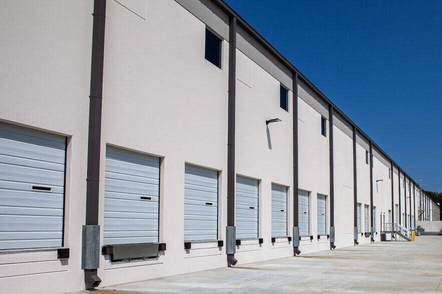 More Photos Of 5720 Trade Dr, Alpharetta Warehouse For Lease