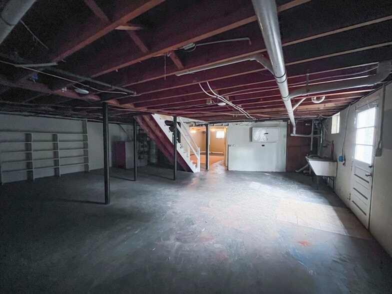 More Photos Of 1001 E Lynchburg Salem Tpke, Bedford Office For Sale