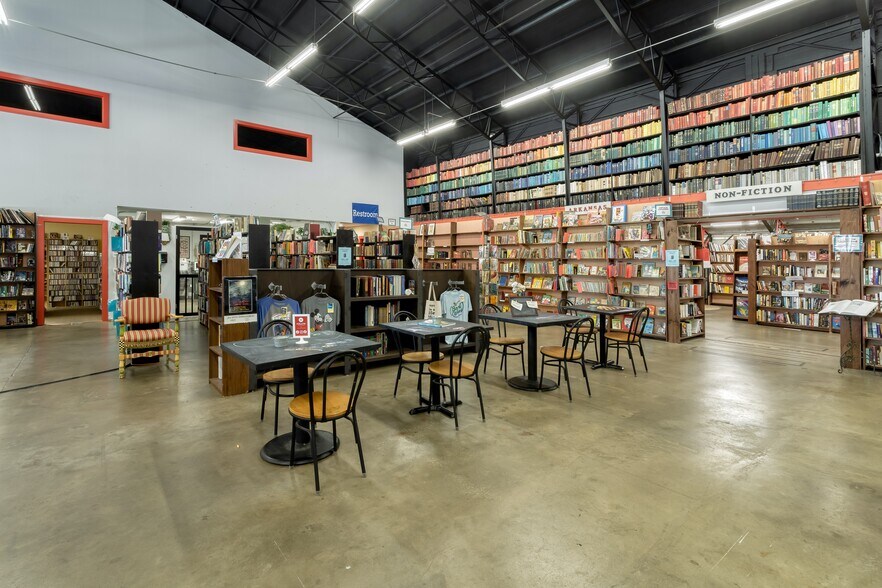 More Photos Of 462 E Henri De Tonti Blvd, Springdale Warehouse For Sale