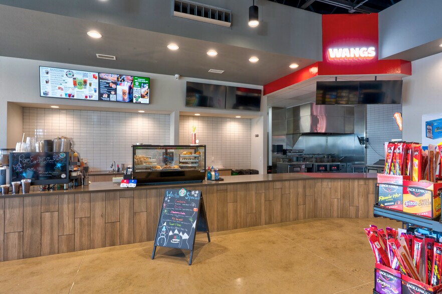 More Photos Of 2510 E Pacheco Blvd, Los Banos Service Station For Sale