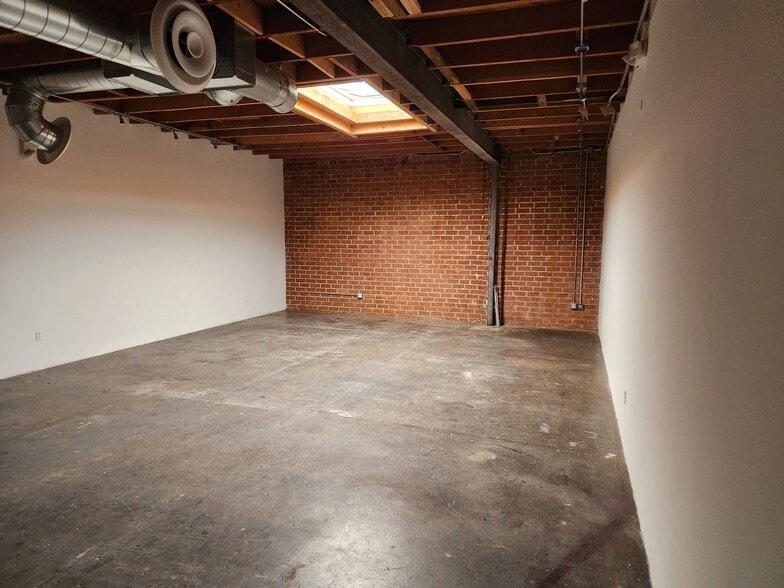 More Photos Of 2234 Barry Ave, Los Angeles Warehouse For Lease