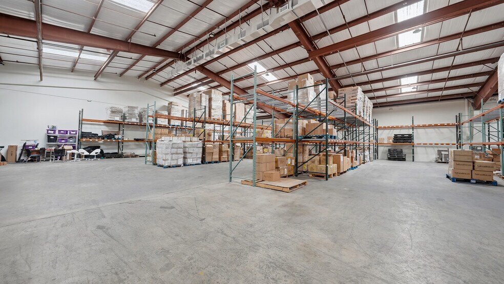 More Photos Of 7140-7176 15th St E, Sarasota Manufacturing For Lease