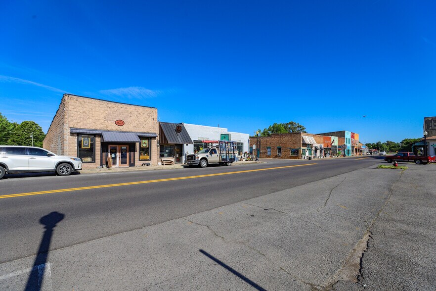 More Photos Of 210 Main St, Hazel Storefront For Sale