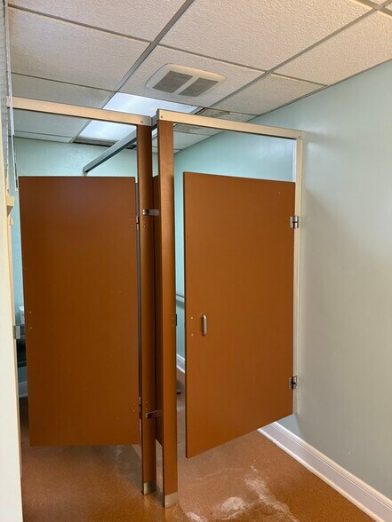 More Photos Of 3600-3606 Western Ave, Knoxville Freestanding For Sale