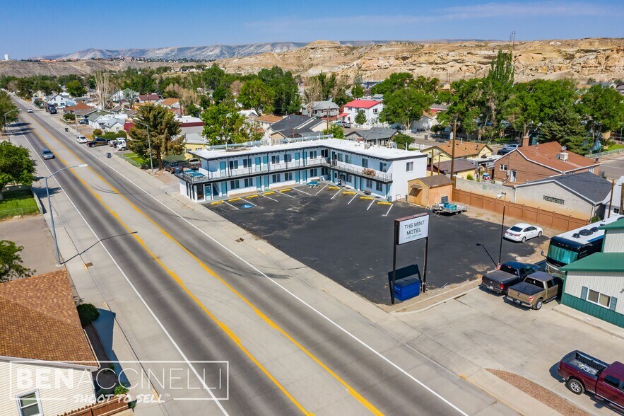 More Photos Of 1411 9th St, Rock Springs Hotel For Sale