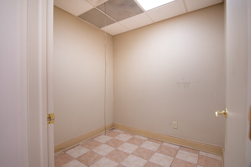 More Photos Of 500 N Pike Rd, Sarver Office Residential For Sale