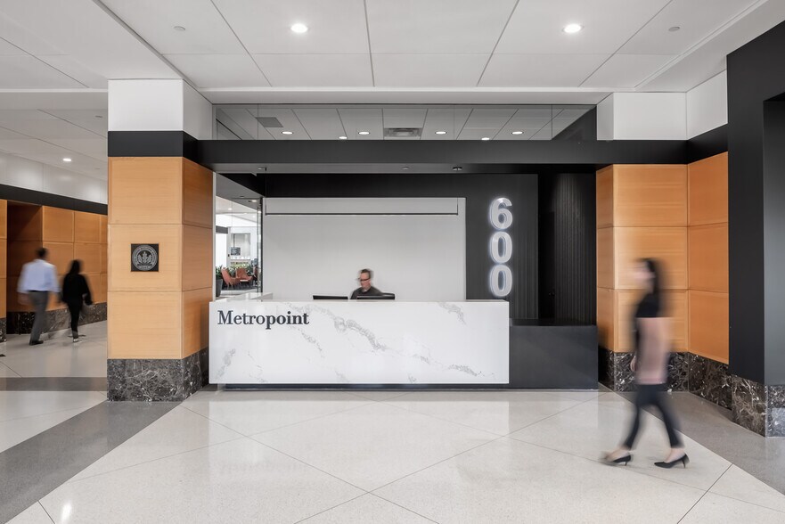 More Photos Of 600 Highway 169 S, Saint Louis Park Office For Lease