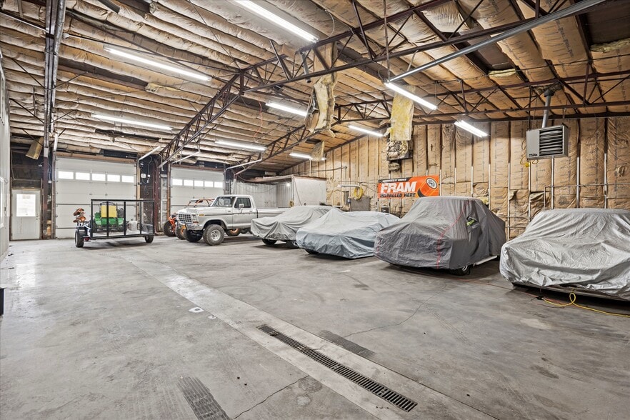 More Photos Of 325 E State Ave, Tonganoxie Auto Dealership For Lease