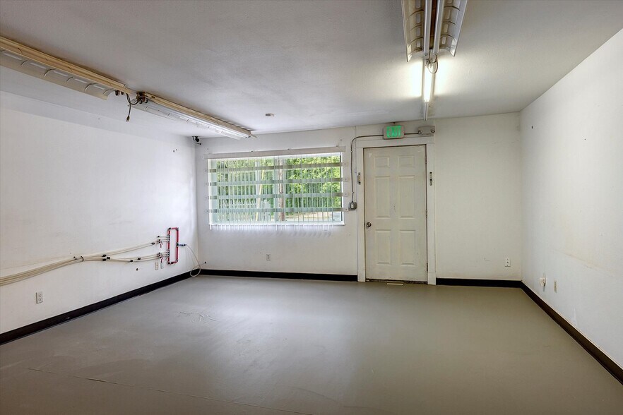 More Photos Of 10722 Lake City Way NE, Seattle Storefront Retail Office For Sale