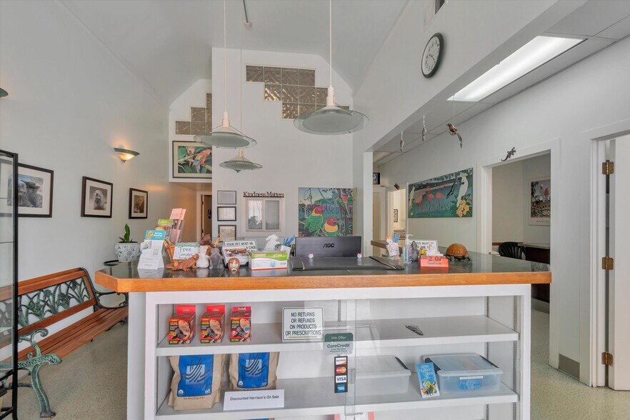 More Photos Of 2143-2145 Taraval St, San Francisco Veterinarian Kennel For Lease