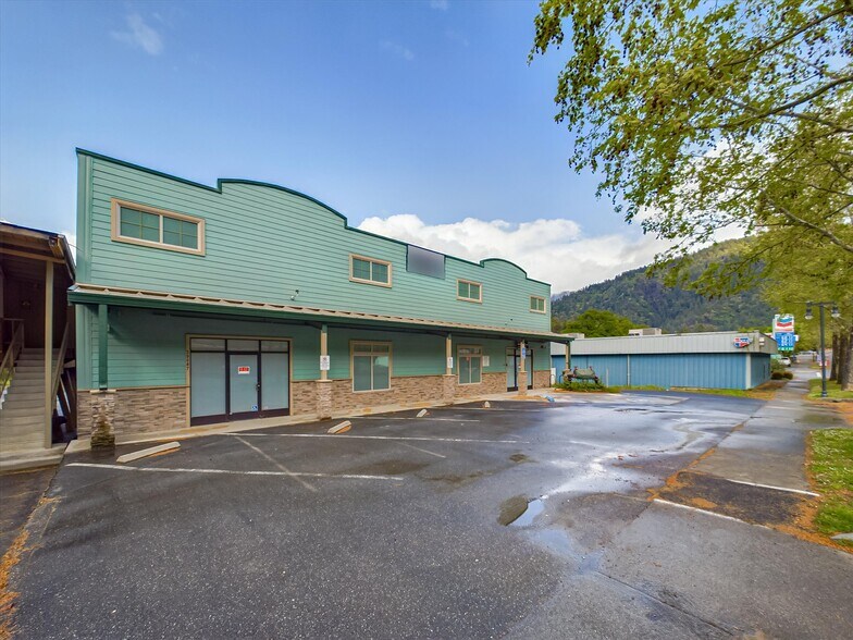 More Photos Of 39057 State Highway 299, Willow Creek Warehouse For Sale