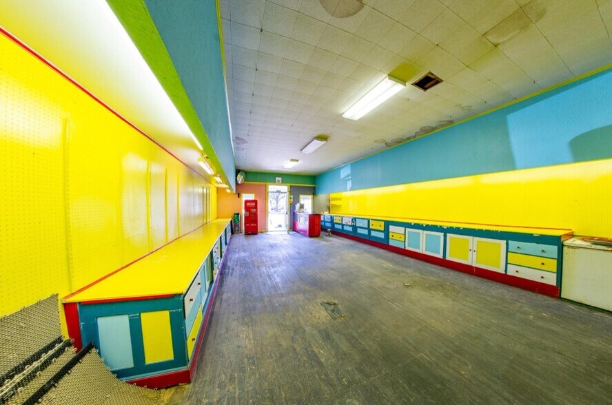 More Photos Of 1222 Main St, Commerce General Retail For Sale
