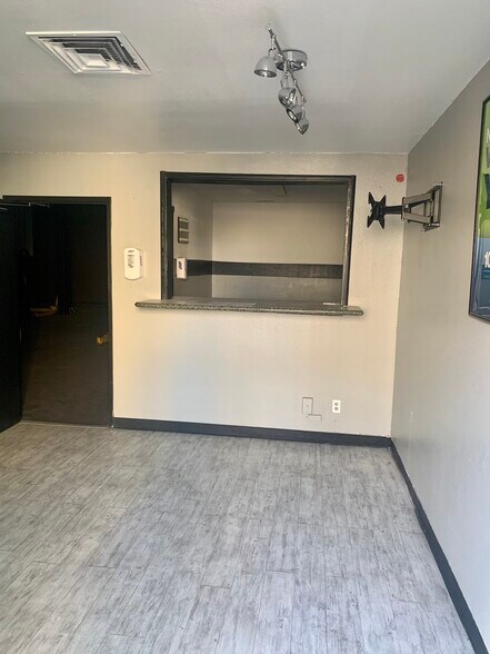 More Photos Of 2051-2079 S Rainbow Blvd, Las Vegas Auto Repair For Lease
