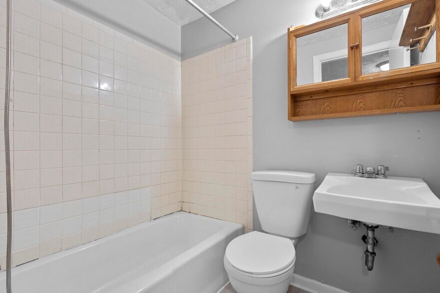 More Photos Of 451 Divinity St, Bristol Apartments For Sale