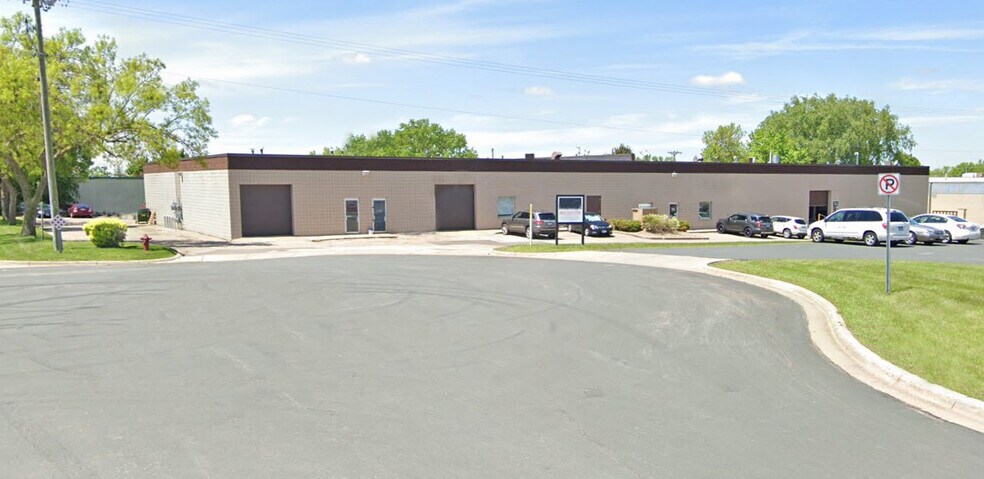 More Photos Of 11972-11980 Riverwood Dr, Burnsville Warehouse For Lease