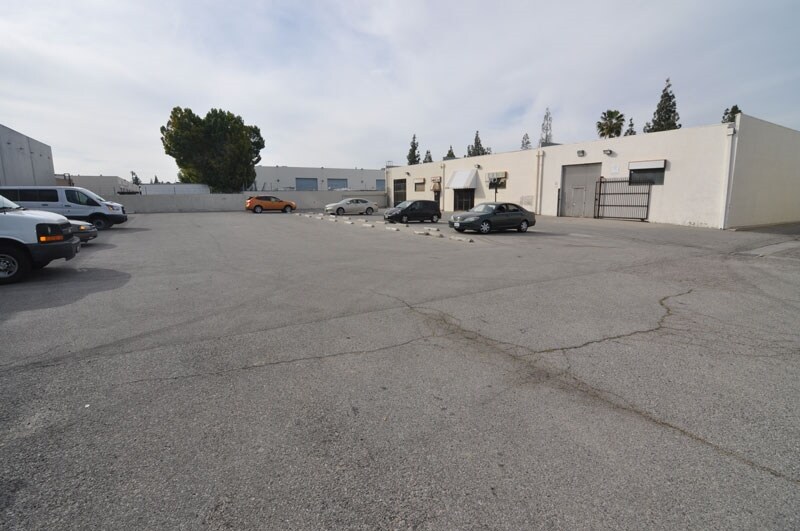 More Photos Of 19410-19420 Business Center Dr, Northridge Warehouse For Lease