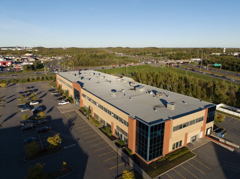 More Photos Of 1984 5E Rue, Lévis Office For Lease