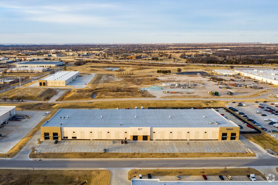 More Photos Of 5665 S 129th East Ave, Tulsa Distribution For Lease