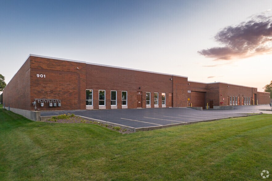 More Photos Of 901 E Orchard Ave, Mundelein Warehouse For Lease