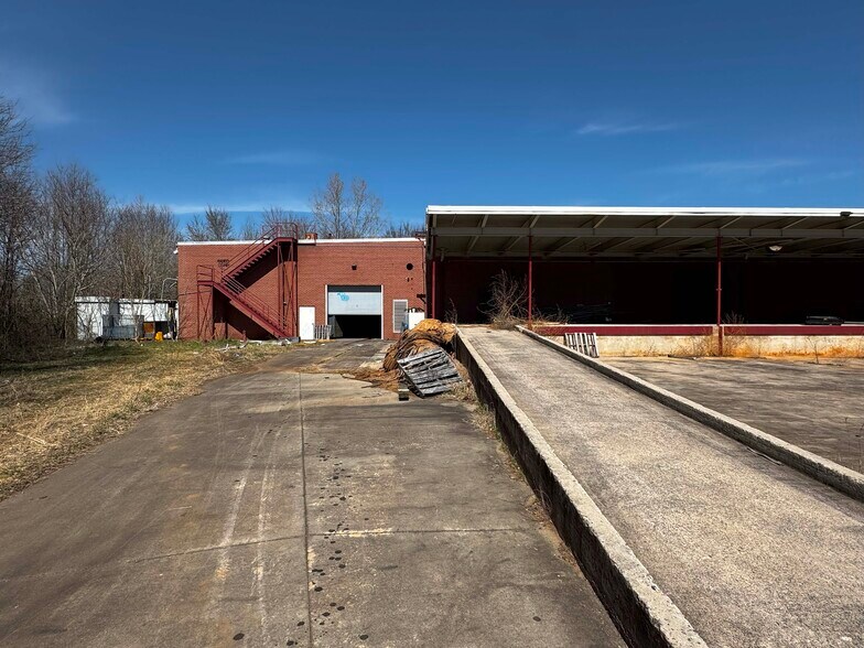 More Photos Of 5200 S Main St, Salisbury Industrial For Sale