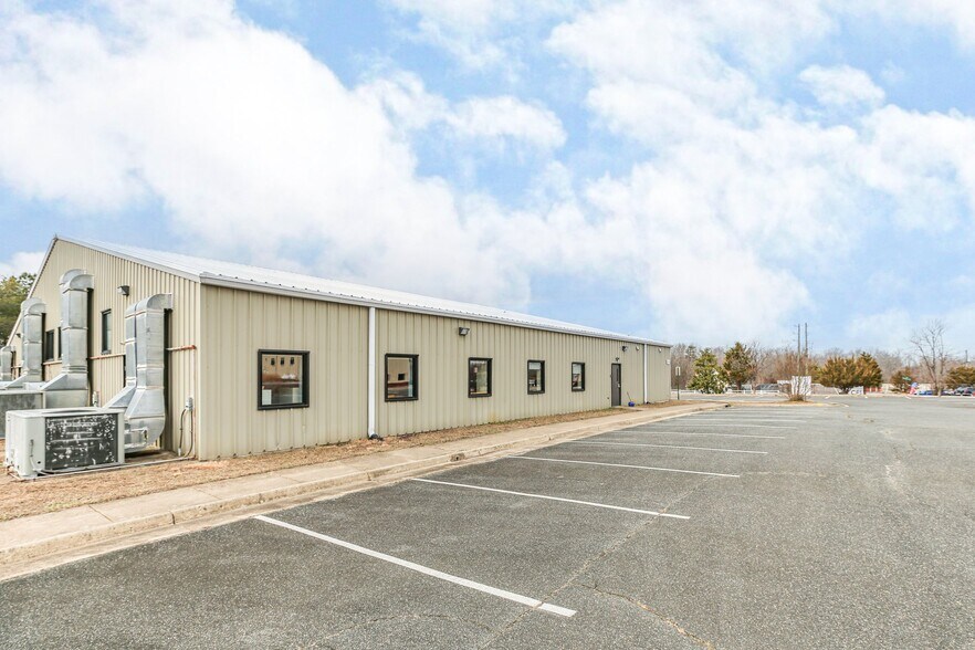 More Photos Of 9304 Onyx Ct, Fredericksburg Warehouse For Lease