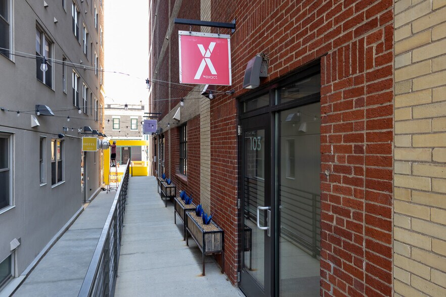 More Photos Of 3825-3829 Main St, Kansas City Loft Creative Space For Lease