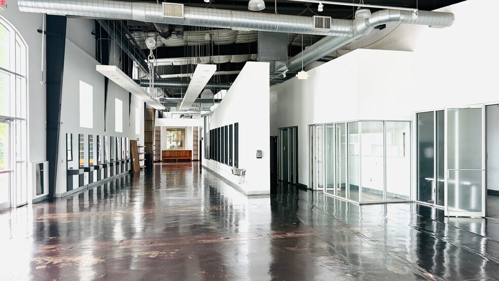 More Photos Of 887 W Marietta St NW, Atlanta Loft Creative Space For Lease