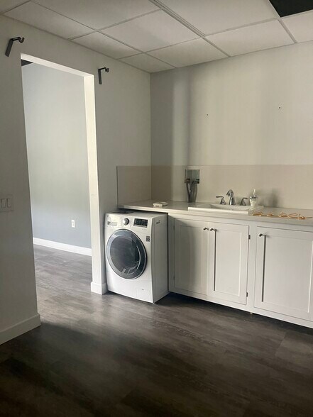 More Photos Of 1345 E Putnam Ave, Old Greenwich Storefront Retail Office For Lease