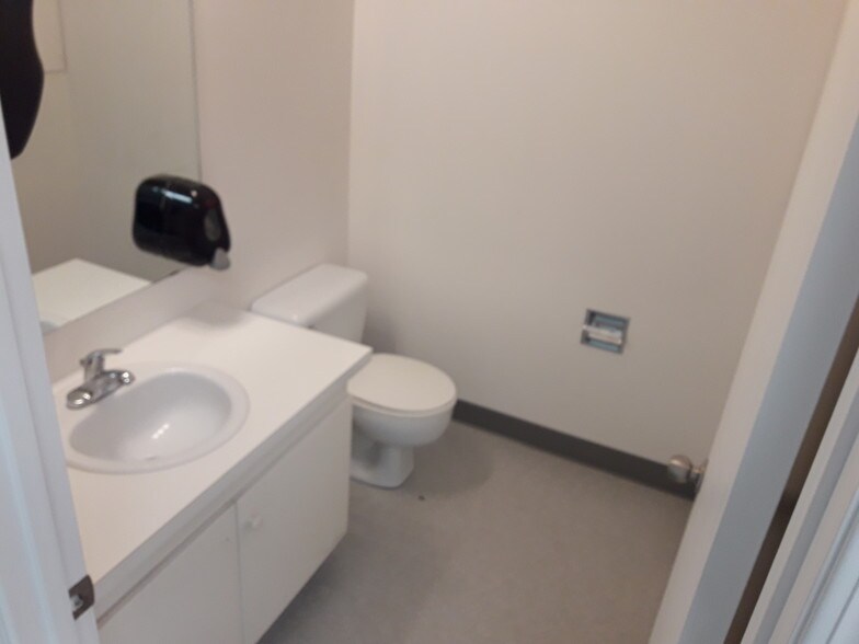 More Photos Of 6201 50th St, Leduc General Retail For Sale