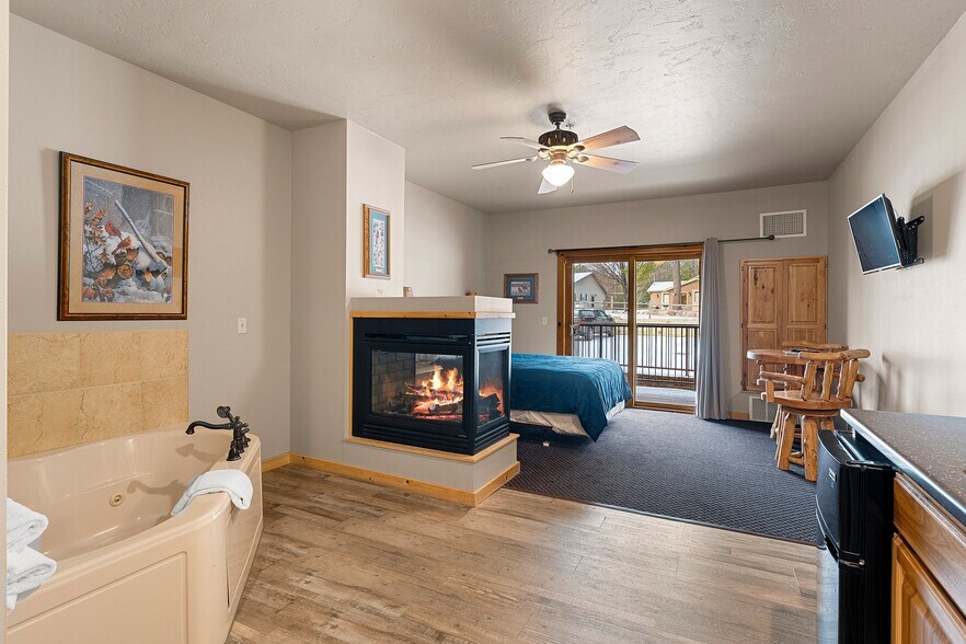 More Photos Of 18398 Waubee Park Ln, Lakewood Hotel For Sale
