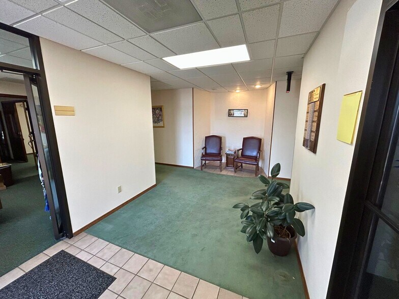 More Photos Of 3043 E Cairo St, Springfield Office For Sale