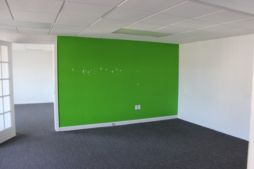 More Photos Of 2348 Whitney Ave, Hamden Storefront Retail Office For Lease