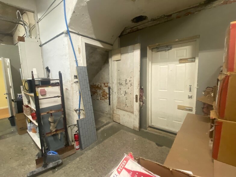 More Photos Of 1636 Central Ave, Middletown Apartments For Sale