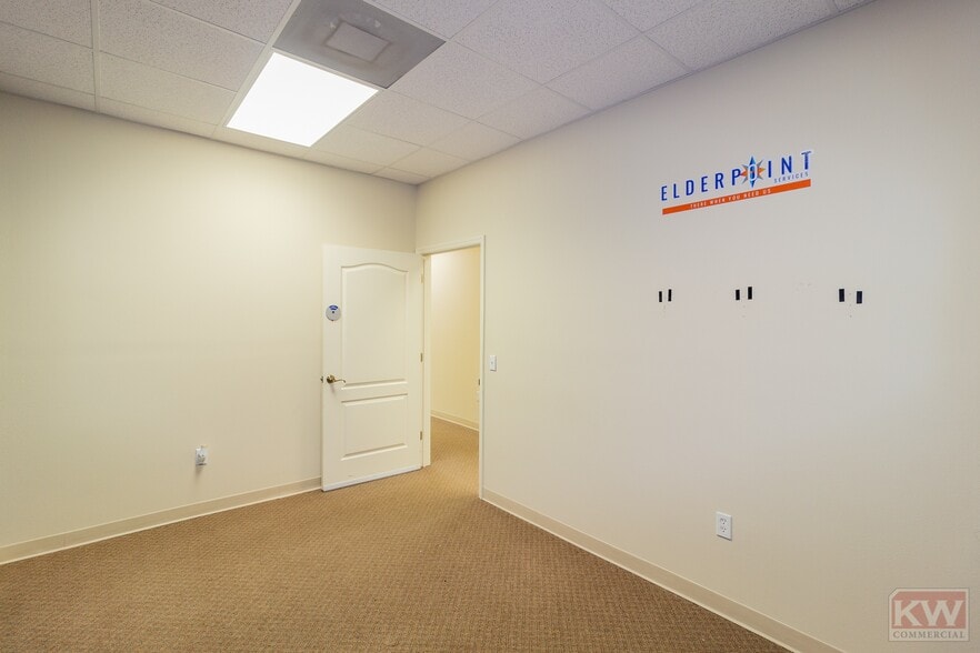 More Photos Of 324-340 W Highland Dr, Lakeland Medical For Lease