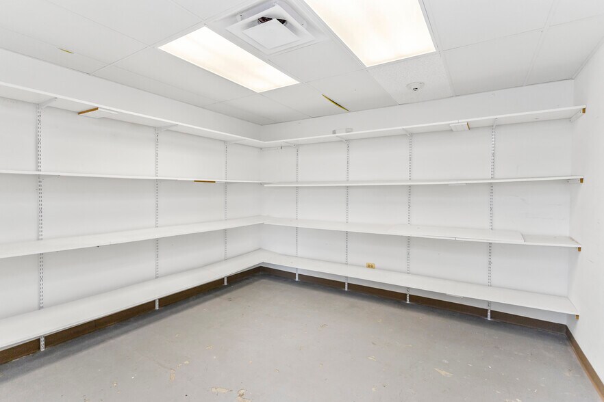 More Photos Of 2202-2230 W Algonquin Rd, Rolling Meadows General Retail For Sale