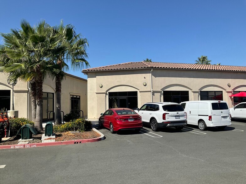 More Photos Of 2380-2390 Fairview Ave, Brentwood Storefront Retail Office For Lease