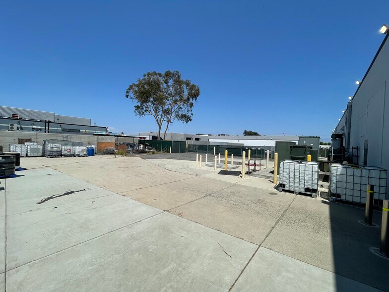 More Photos Of 3144 W Adams St, Santa Ana Warehouse For Lease