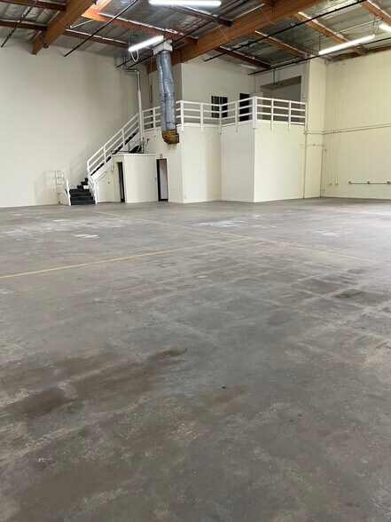 More Photos Of 100 S Reservoir St, Pomona Warehouse For Lease