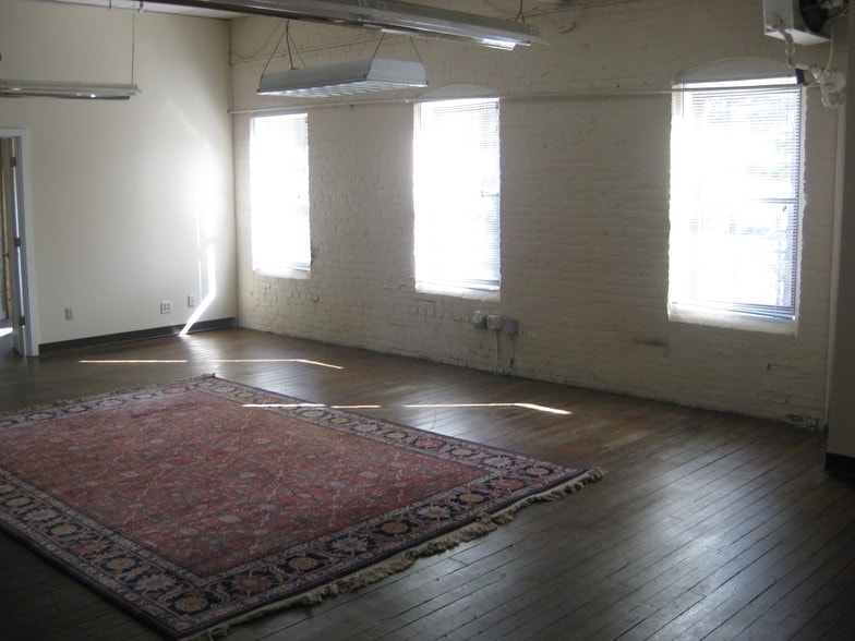 More Photos Of 5-40 Glen Rd, Manchester Warehouse For Lease