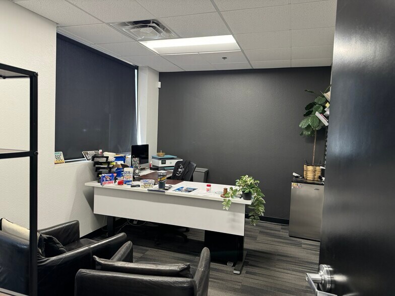 More Photos Of 219 S William Dillard Dr, Gilbert Warehouse For Sale