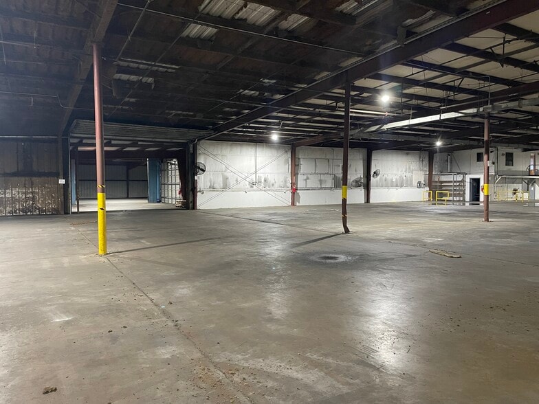 More Photos Of 2300 E 145th St, Little Rock Distribution For Lease