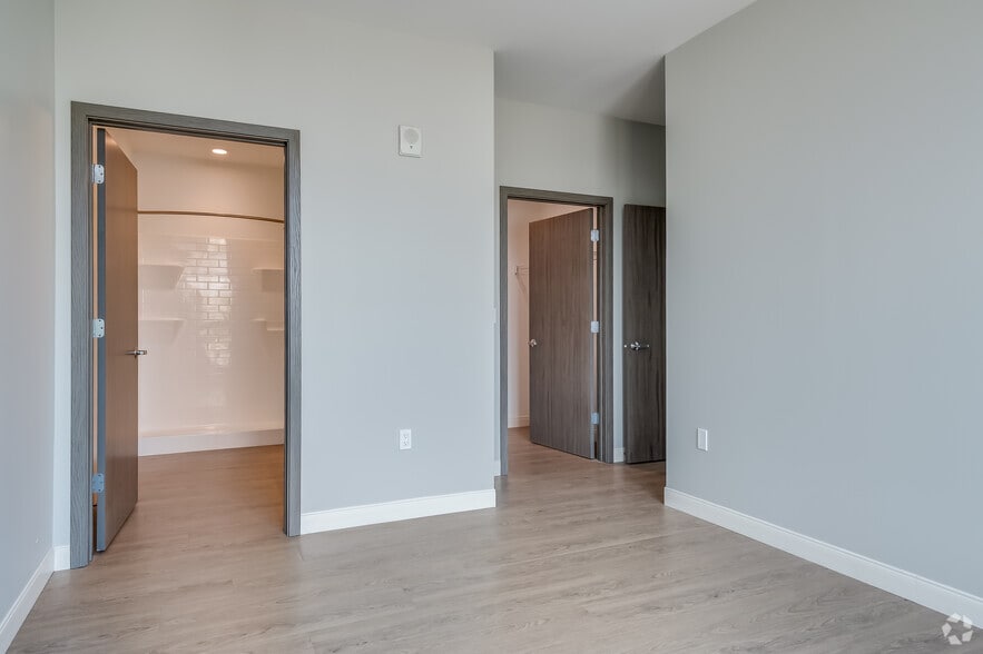 More Photos Of 211 W Mineral St, Milwaukee Apartments For Lease