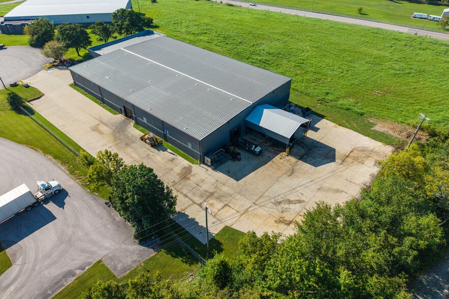 More Photos Of 151 Hanger Cir, Richmond Warehouse For Sale