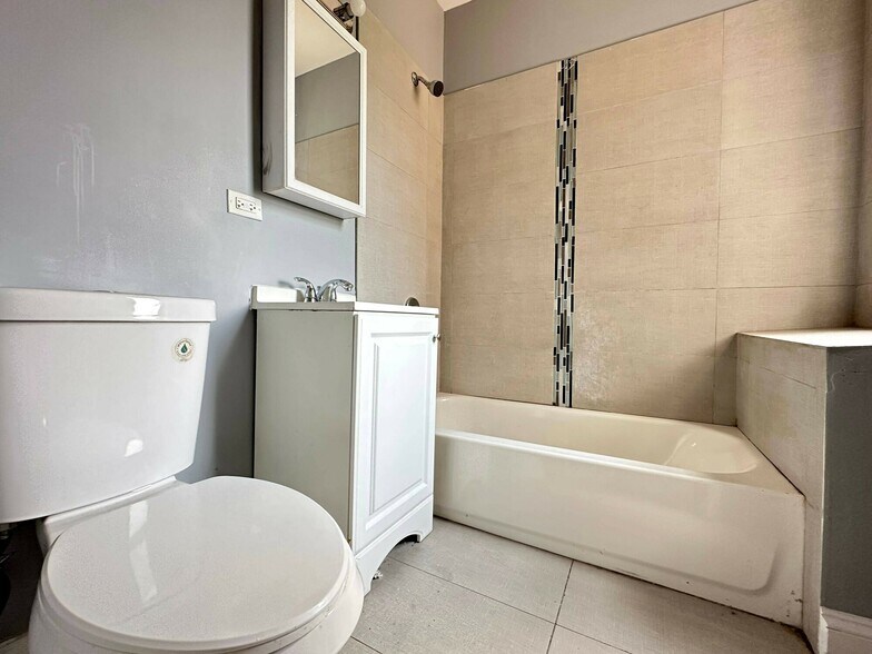 More Photos Of 7200 S Lowe Ave, Chicago Apartments For Sale