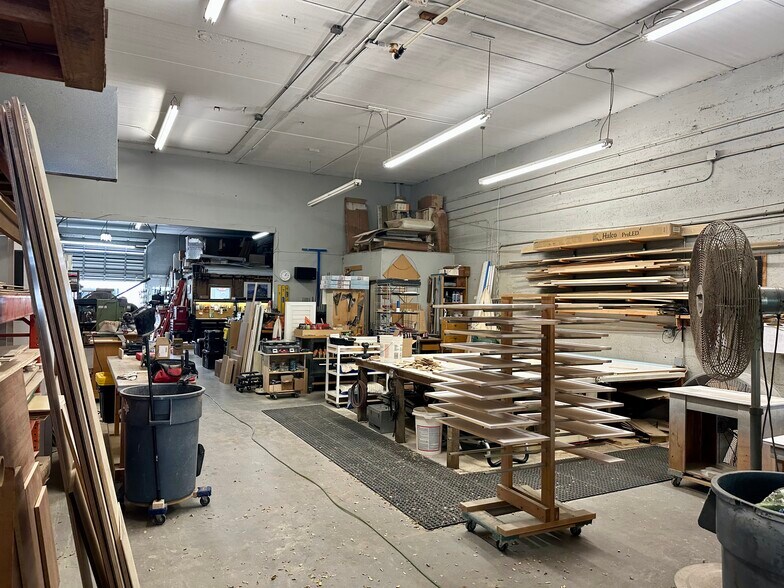 More Photos Of 4840-4860 N Dixie Hwy, Oakland Park Warehouse For Lease