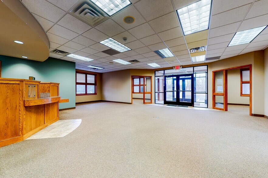 More Photos Of 11175 205th St W, Lakeville Storefront Retail Office For Lease
