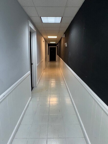 More Photos Of 137 Franklin St, Clarksville Flex For Lease